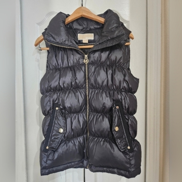 Michael Kors Shiny Women's Black Puffer Winter outoor Vest Gold Zipper Size S. - Picture 2 of 10